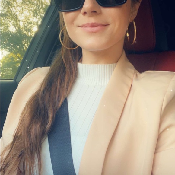 Meet your Posher, Elyssa - Picture 6 of 6